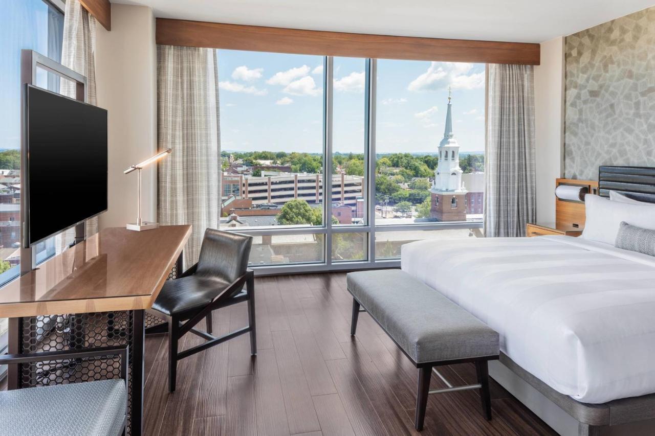 Lancaster Marriott At Penn Square Hotel Bagian luar foto
