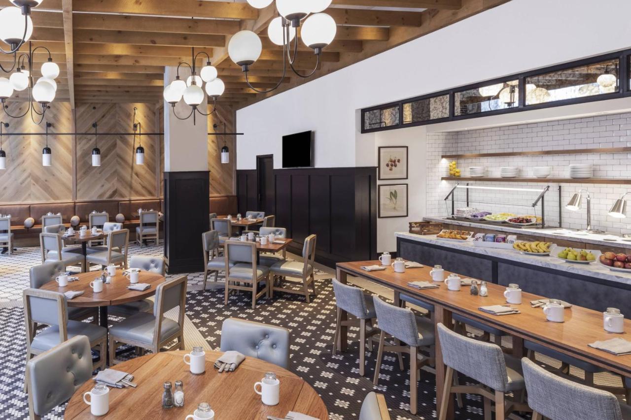 Lancaster Marriott At Penn Square Hotel Bagian luar foto