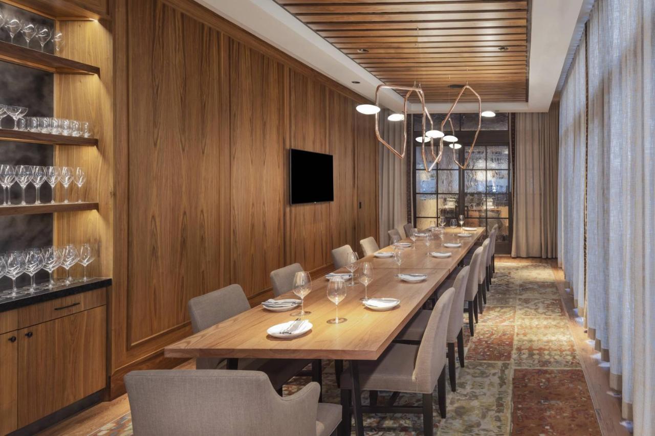 Lancaster Marriott At Penn Square Hotel Bagian luar foto
