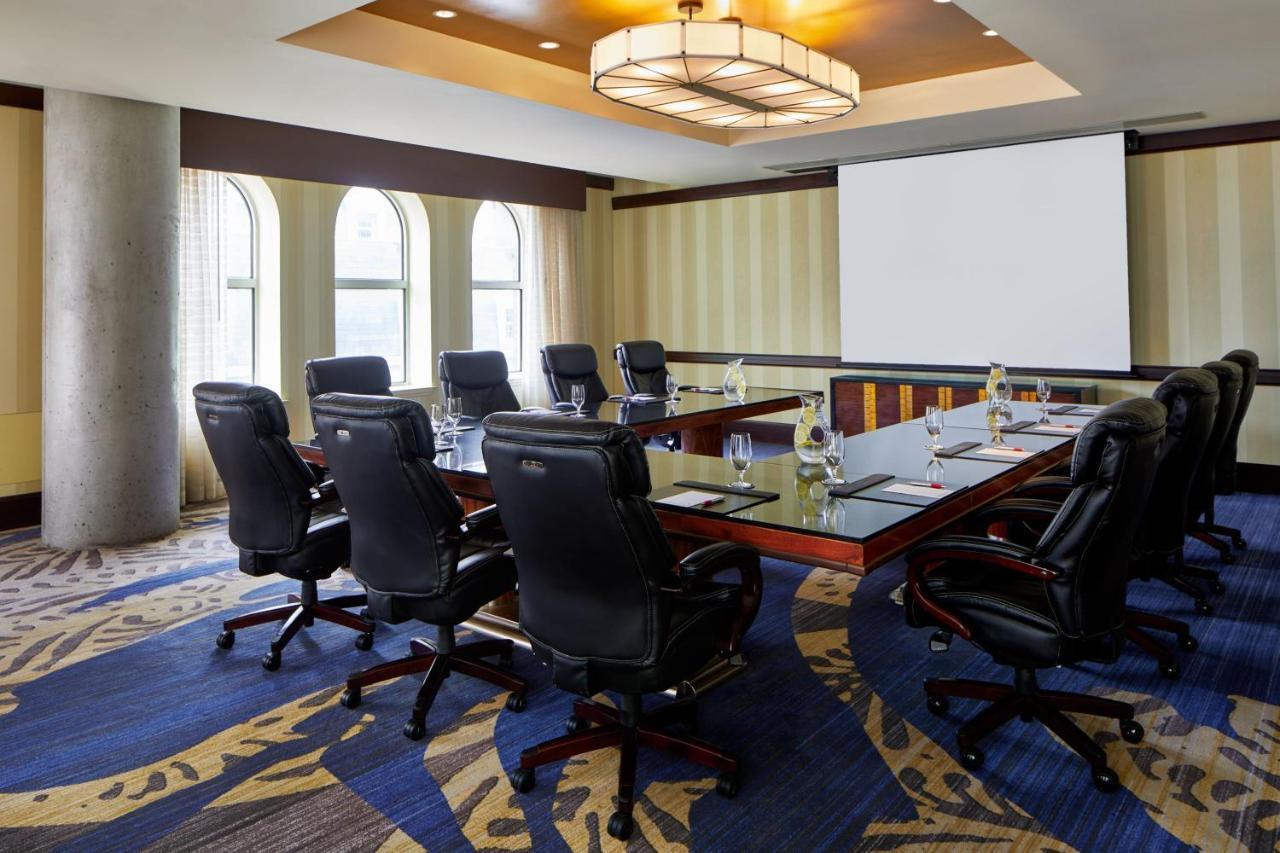 Lancaster Marriott At Penn Square Hotel Bagian luar foto