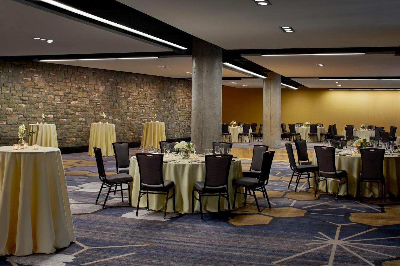 Lancaster Marriott At Penn Square Hotel Bagian luar foto