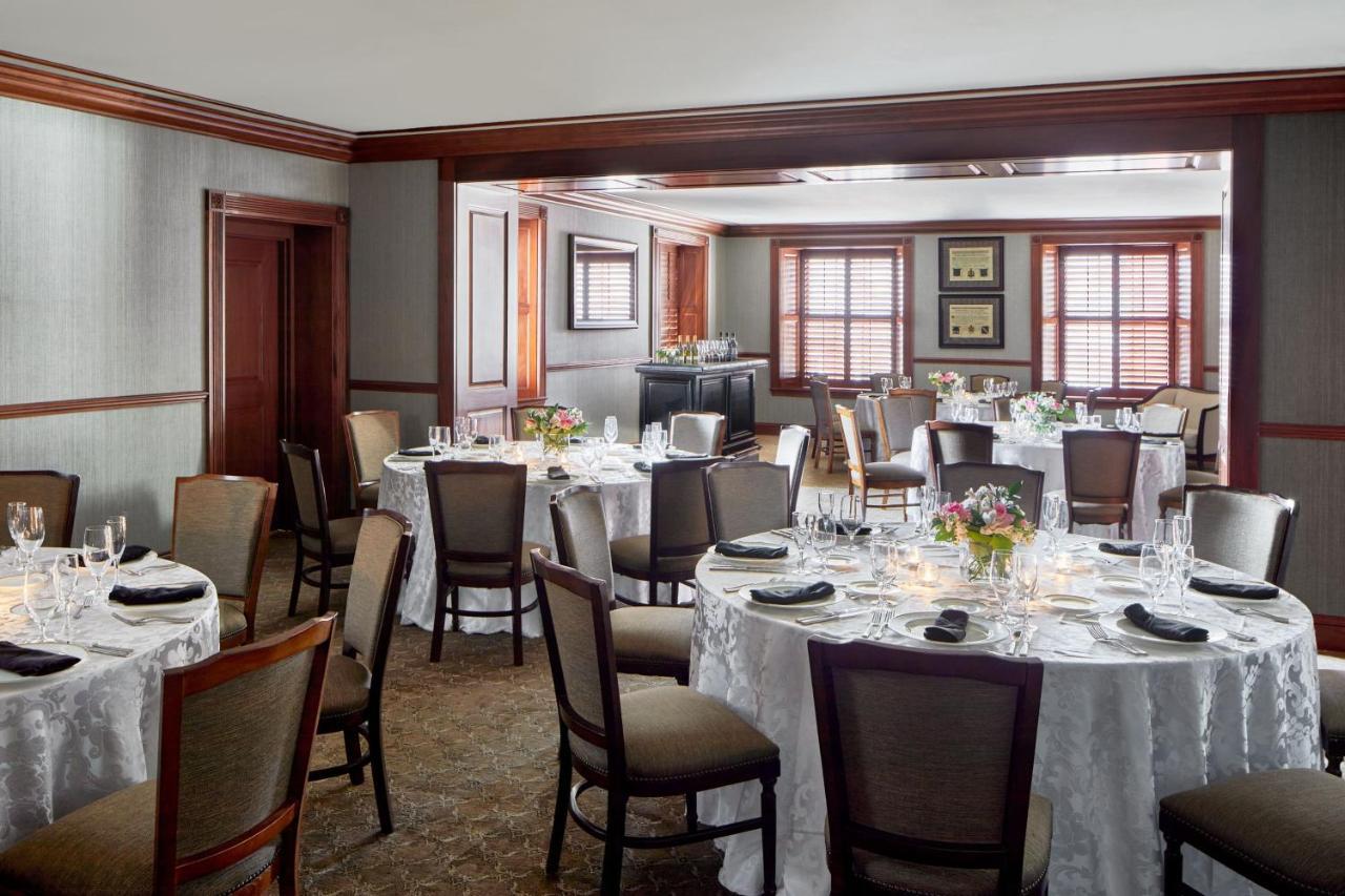Lancaster Marriott At Penn Square Hotel Bagian luar foto