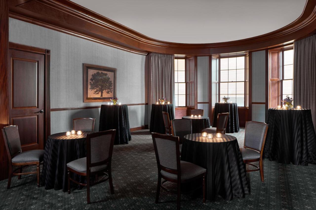 Lancaster Marriott At Penn Square Hotel Bagian luar foto