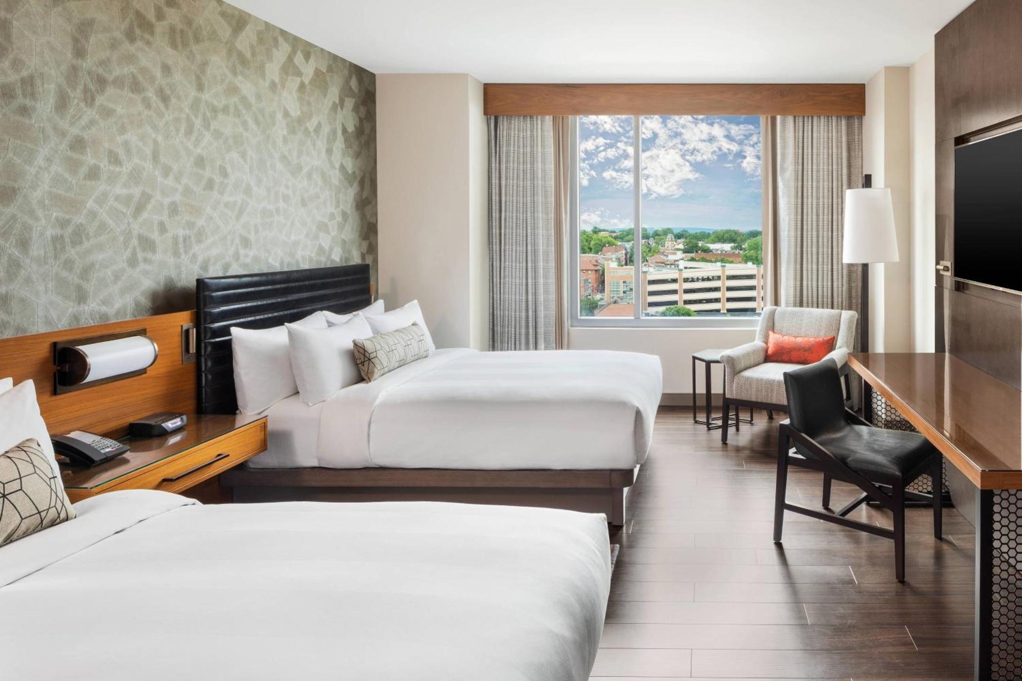 Lancaster Marriott At Penn Square Hotel Bagian luar foto