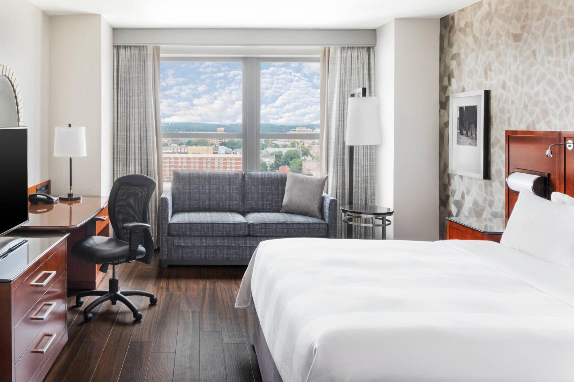 Lancaster Marriott At Penn Square Hotel Bagian luar foto